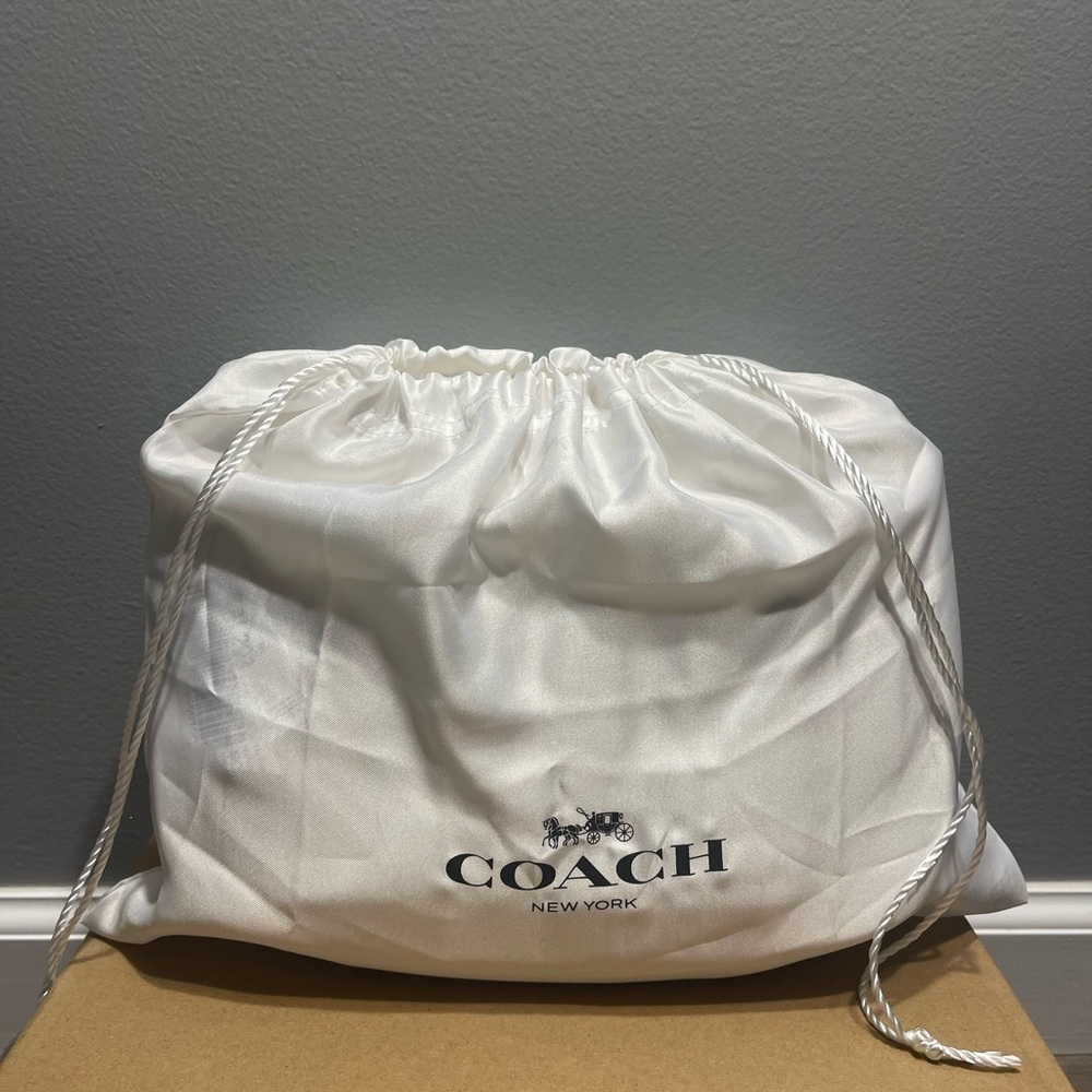 Madison Quilted Pillow Leather Shoulder Bag - Picture 2 of 6